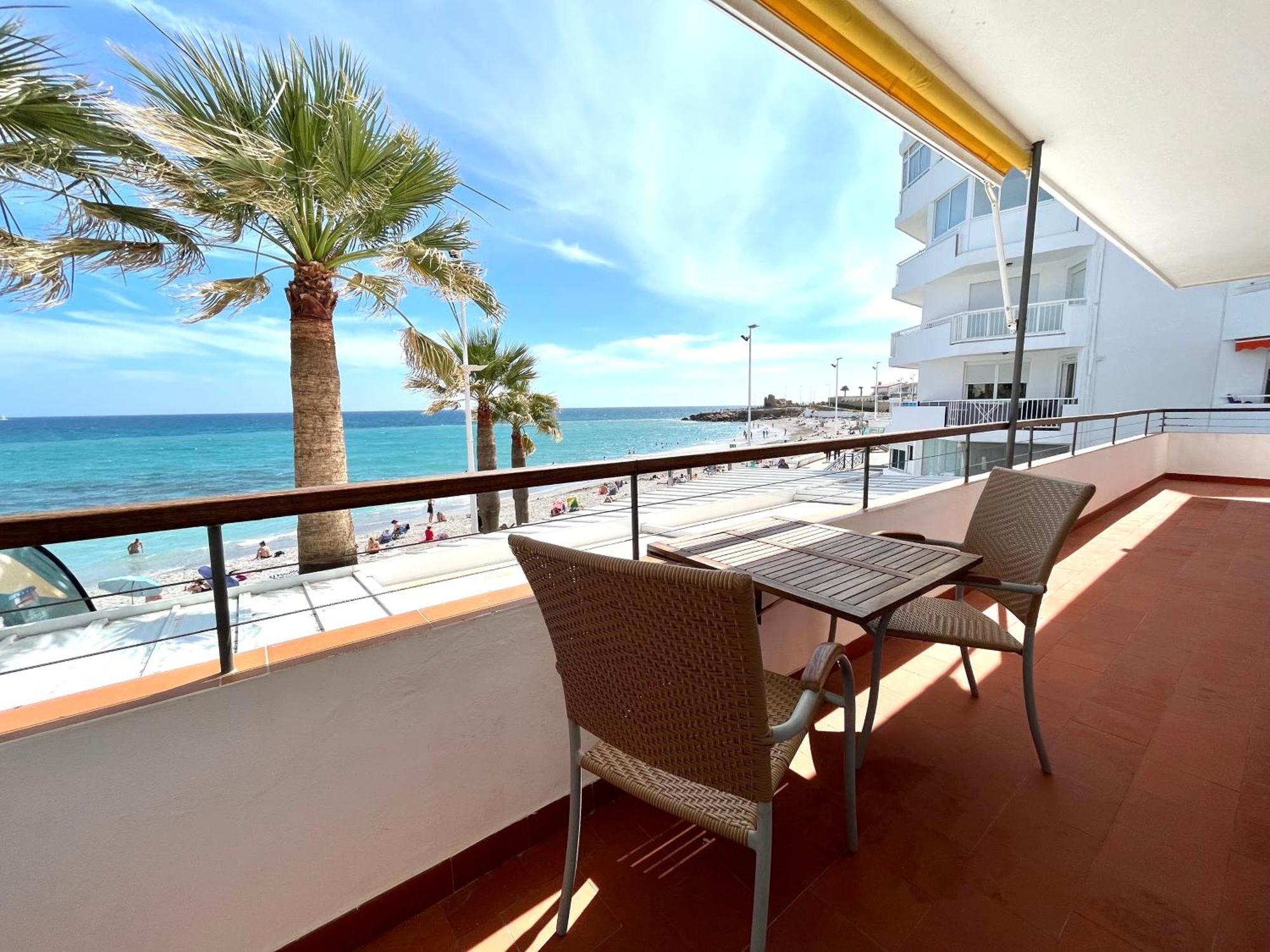 Apartamentos Playa Torrecilla Nerja Luaran gambar