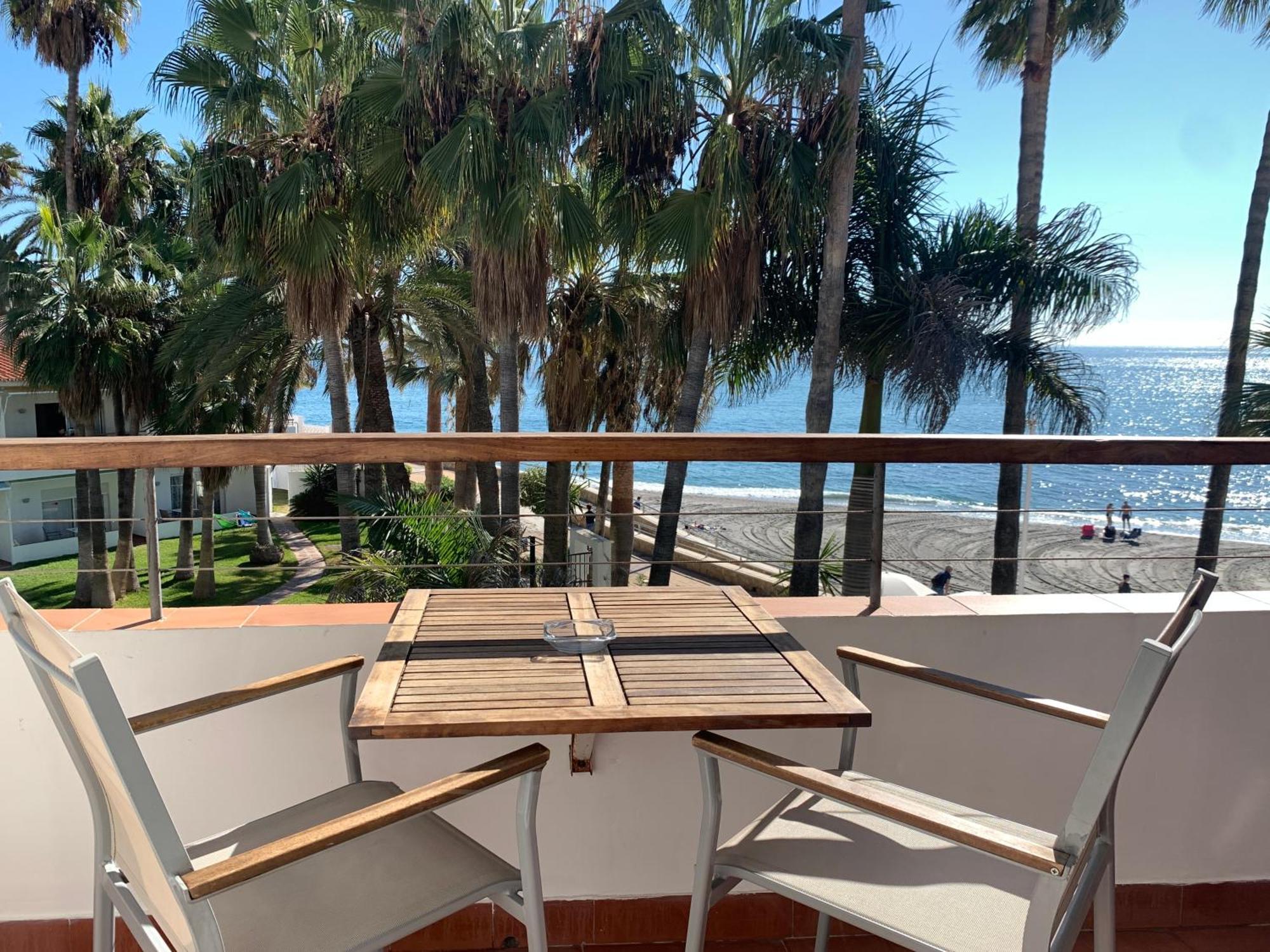 Apartamentos Playa Torrecilla Nerja Luaran gambar