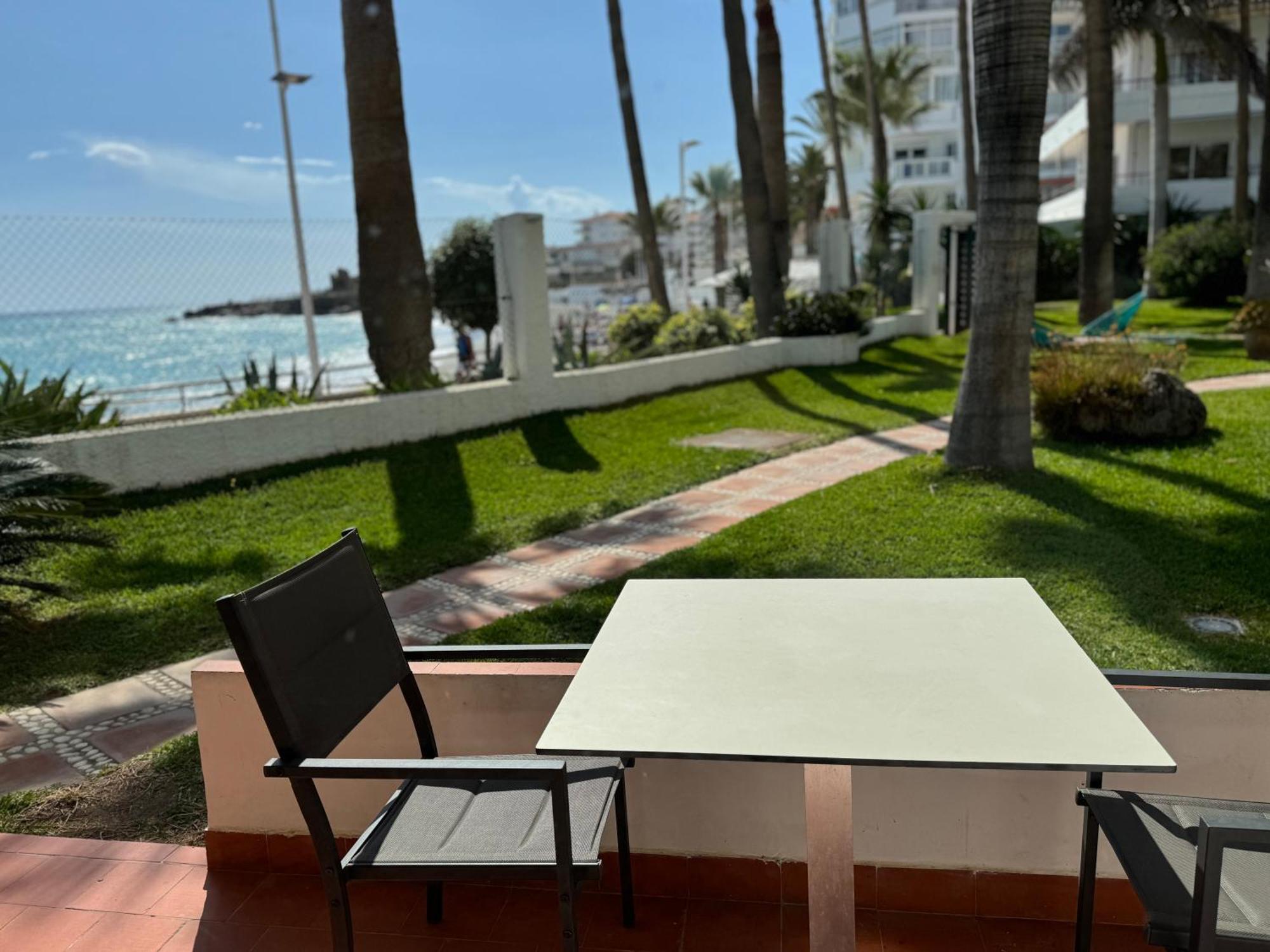 Apartamentos Playa Torrecilla Nerja Luaran gambar