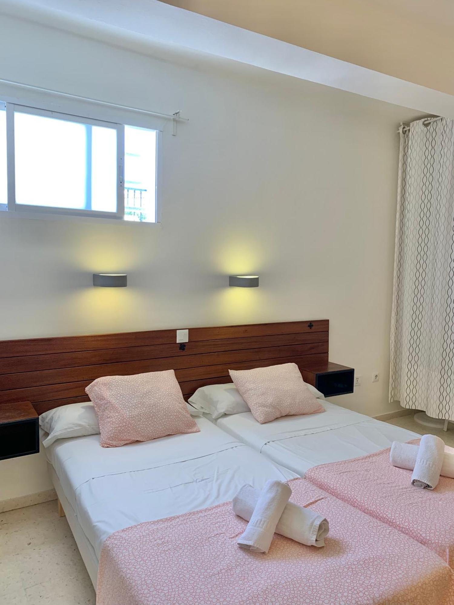 Apartamentos Playa Torrecilla Nerja Bilik gambar