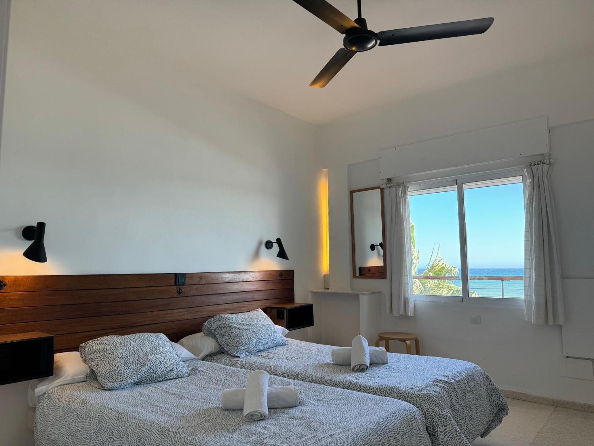 Apartamentos Playa Torrecilla Nerja Luaran gambar